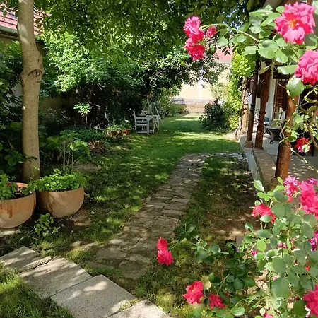 Feked Farmstay *
